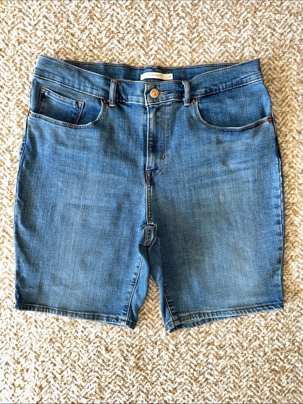 Levi’s Bermuda Shorts Sz 31 Light Medium Wash Stretch Denim 8” Inseam High Rise